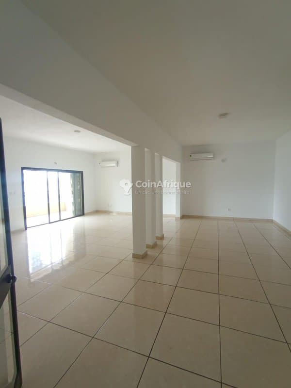 location appartement de standing 4 pièces + dépendance sur 300 m2 - cocody riviera m'badon
