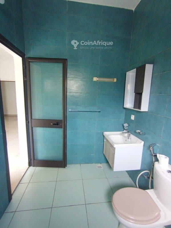 location appartement de standing 4 pièces + dépendance sur 300 m2 - cocody riviera m'badon — photo 2