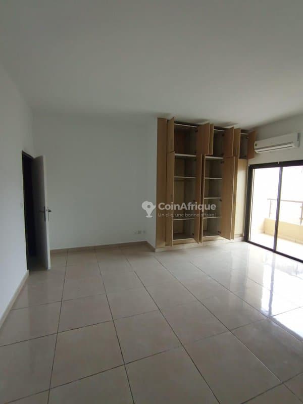 location appartement de standing 4 pièces + dépendance sur 300 m2 - cocody riviera m'badon — photo 4