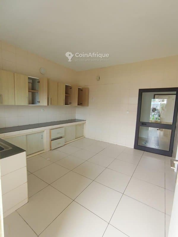 location appartement de standing 4 pièces + dépendance sur 300 m2 - cocody riviera m'badon — photo 5