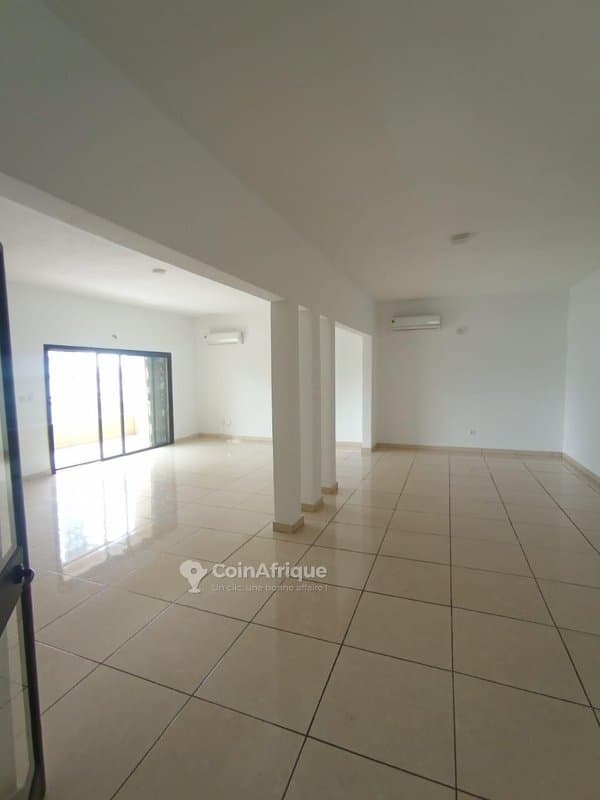 location appartement de standing 4 pièces + dépendance sur 300 m2 - cocody riviera m'badon — photo 2