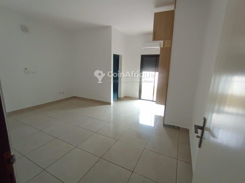 location appartement de standing 4 pièces + dépendance sur 300 m2 - cocody riviera m'badon — photo 4