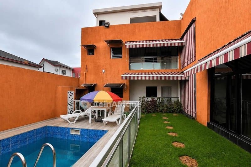 Vente villa duplex de 8 piece à cocody angre nouveau chu cocody