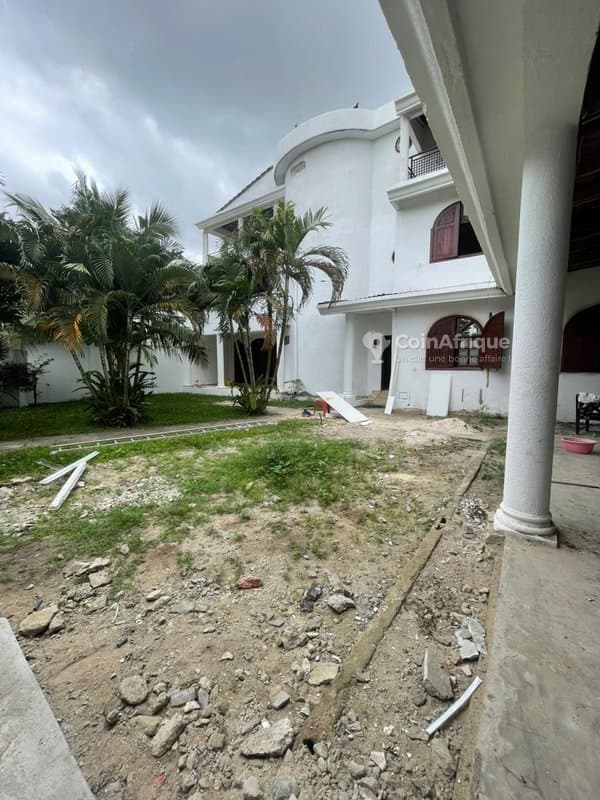 Location villa triplex de 7 pièces à cocody rivera 4 mbadon vue lagunaire — photo 2