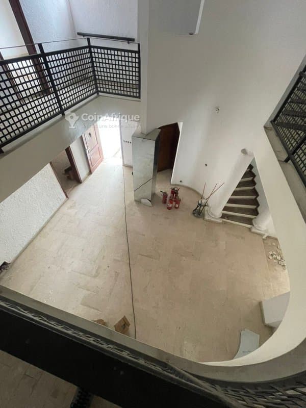 Location villa triplex de 7 pièces à cocody rivera 4 mbadon vue lagunaire — photo 4