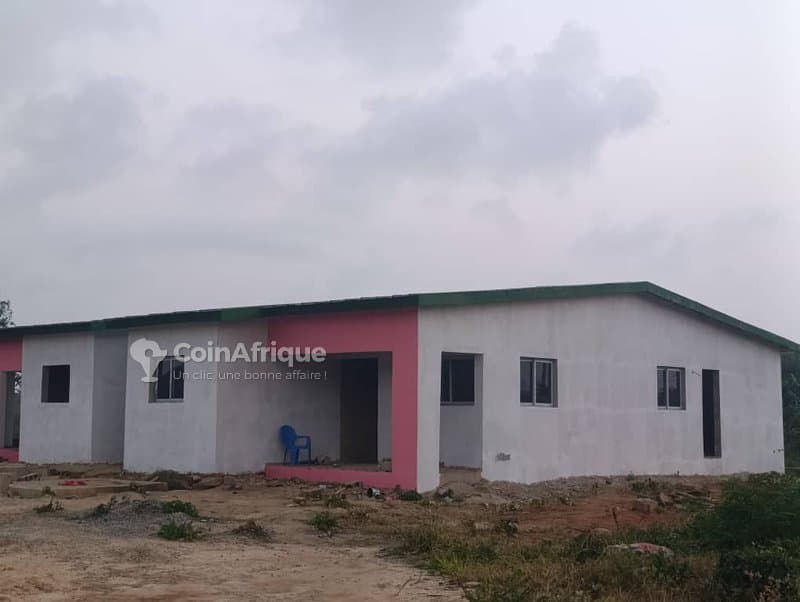 Vente villa basse de 4 pièces à bingerville derrière mère et enfant à adjin — photo 5