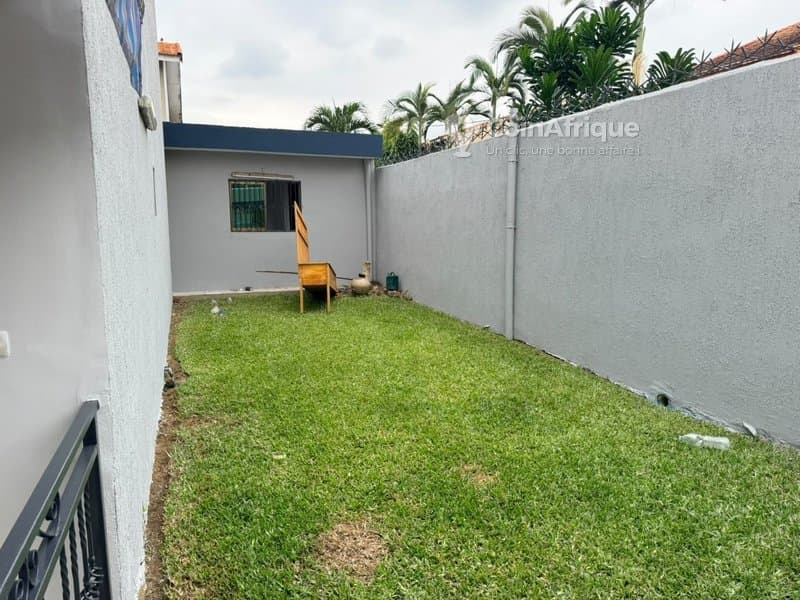 Location villa duplex de 7 pièces à cocody angre 8eme tranche cité soleil 3 — photo 2