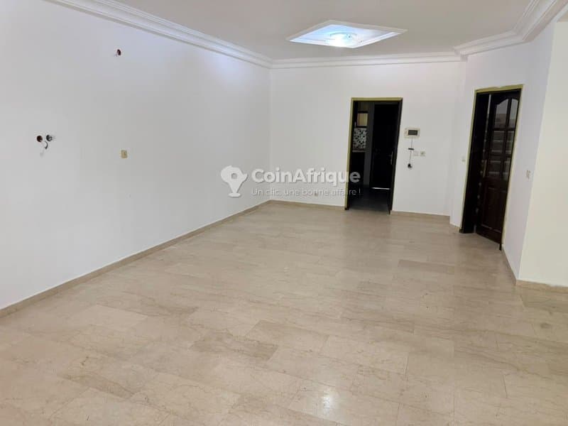 Location villa duplex de 7 pièces à cocody angre 8eme tranche cité soleil 3 — photo 3