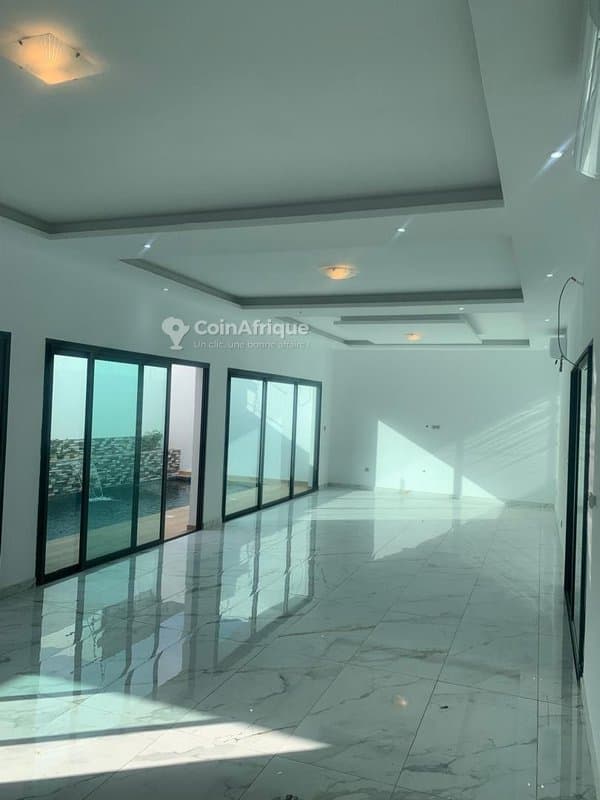 Vente villa duplex de 6 pièces à cocody angre nouveau chu non loin de la cité gestoci et de la voie y4 — photo 4
