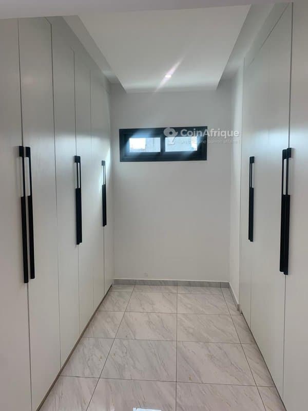 Vente villa duplex de 6 pièces à cocody angre nouveau chu non loin de la cité gestoci et de la voie y4 — photo 5