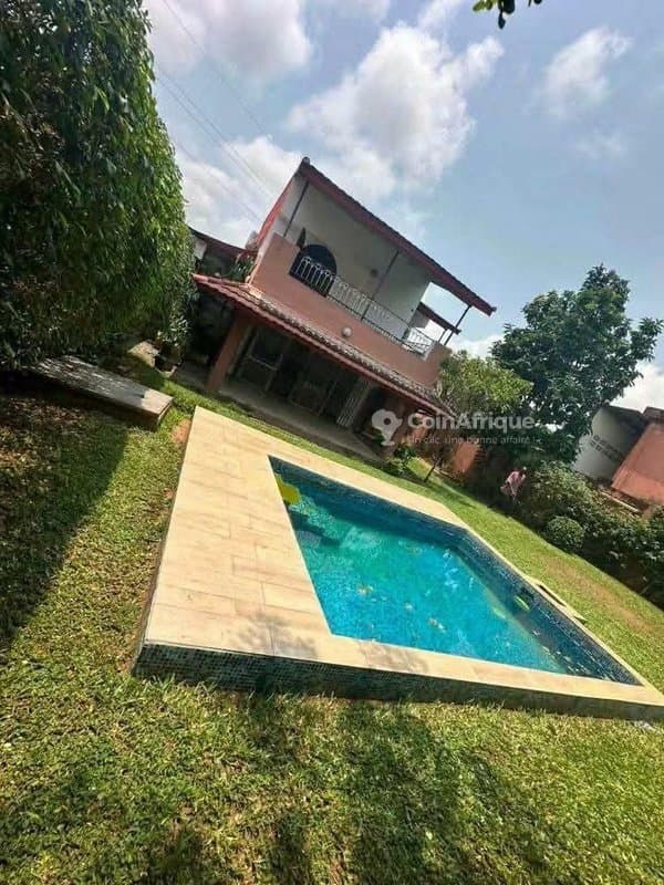 Location villa duplex de 6 pièces à cocody rivera 3 cap nord