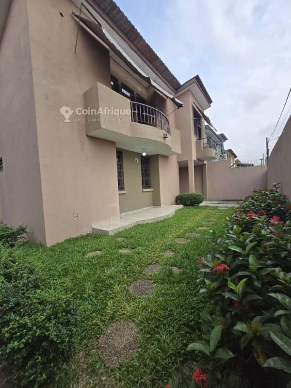 Location villa duplex 6 pièces avec jardin - Rivièra