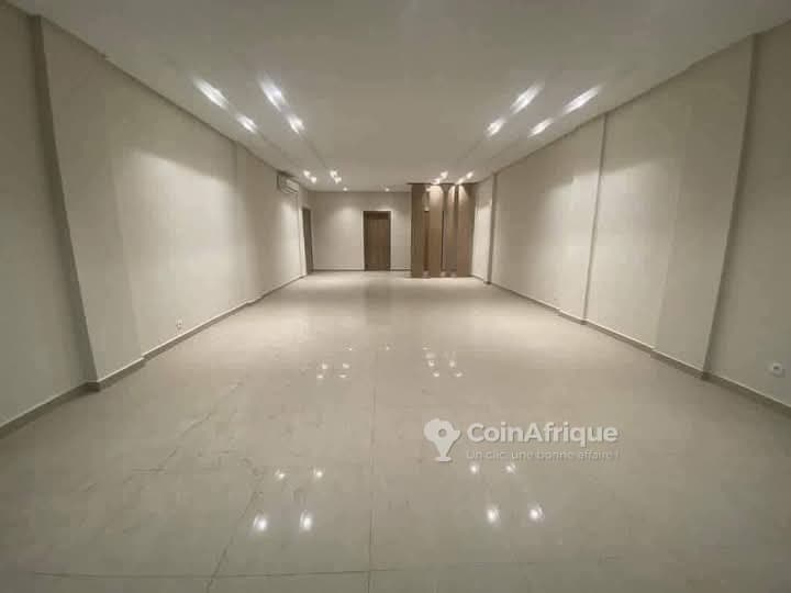 Location appartements 4 pièces non loin abidjan mall - cocody