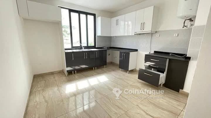 location appartements 3 pièces haut standing- cocody