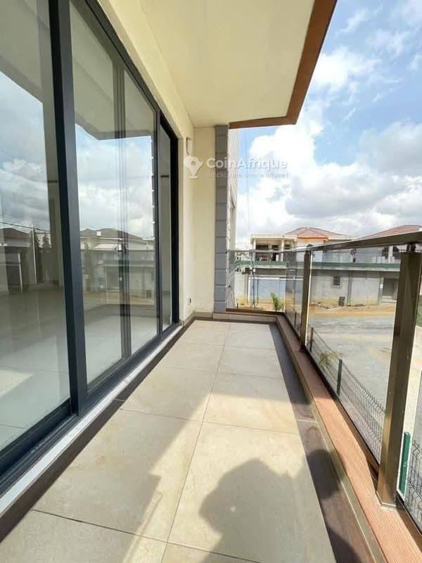 location appartements 3 pièces haut standing- cocody — photo 5