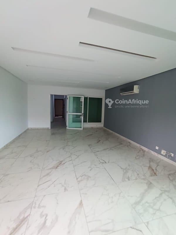 Location appartement de standing 3 pièces - cocody 2 plateaux 7eme tranche — photo 4