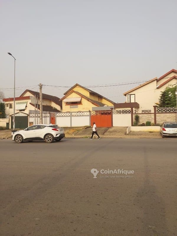 Vente villa duplex 6 pièces - Cocody -angré , cité arcades