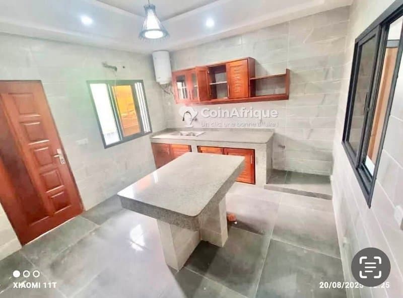 Location appartement 3 pièces à cocody non au 1er étage — photo 2