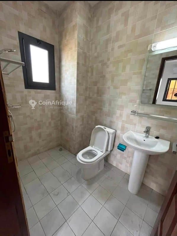 Location appartement 3 pièces à cocody non au 1er étage — photo 3