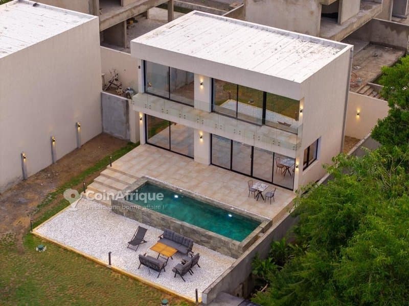 Vente de 6 villas de 5 pièces meublées avec piscine à assinie