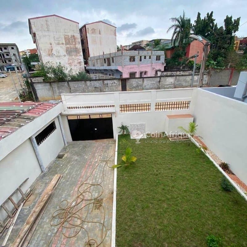 Location villa duplex de 6 pièces à cocody rivera palmeraie saint viateur