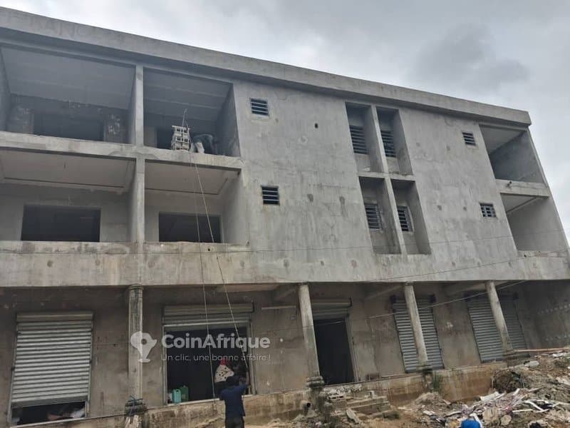 Vente immeuble r+2 à cocody-riviera palméraie