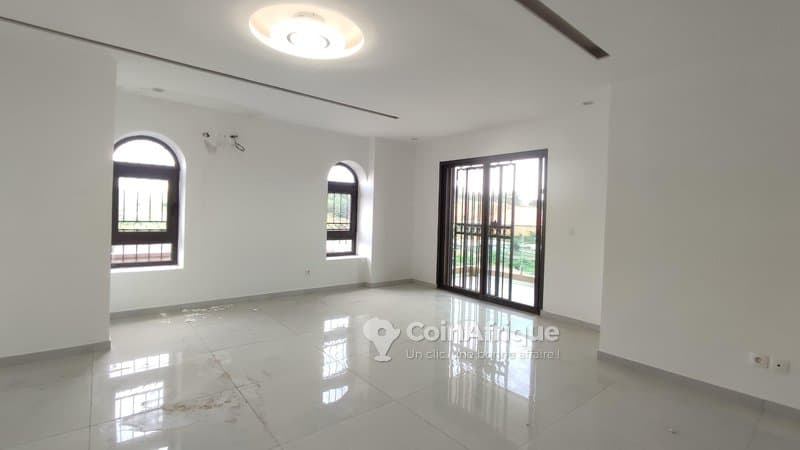 Location villa duplex de standing 8 pièces + piscine - cocody riviera m'badon