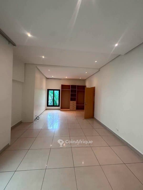 Location villa 6 pièces à Cocody Riviera 4 — photo 2
