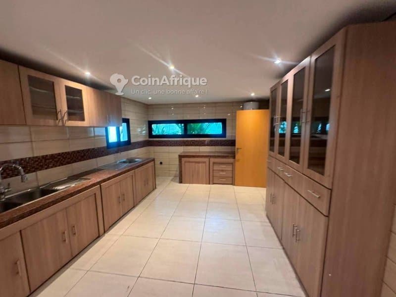 Location villa 6 pièces à Cocody Riviera 4 — photo 3