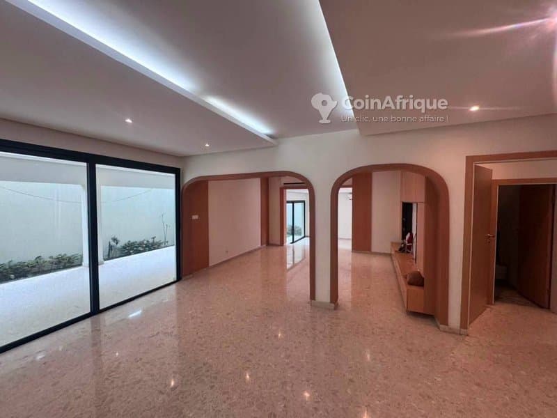 Location villa 6 pièces à Cocody Riviera 4 — photo 4