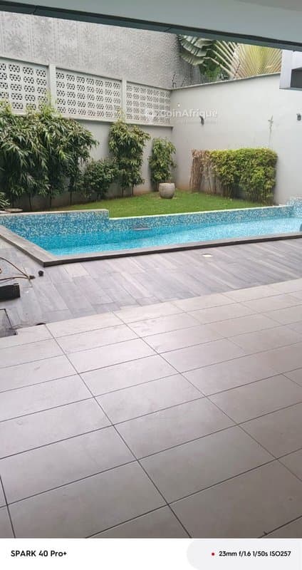 Location villa duplex 8 pièces à la Riviera attoban commissariat 3e