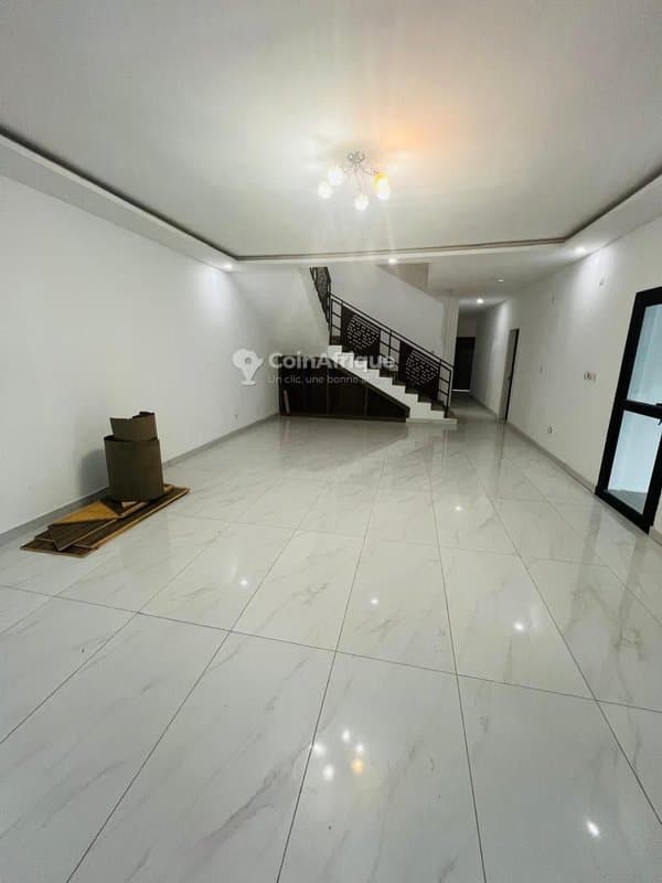 Vente villa duplex 7 pièces avec piscine - Angré Nouveau Chu