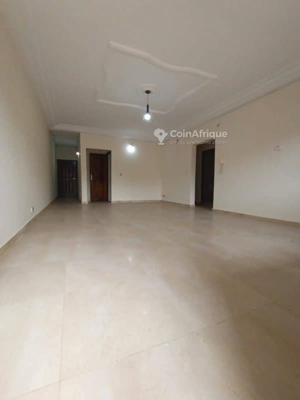 Location appartement 3 pièces au 1er étage à faya coq ivoire
