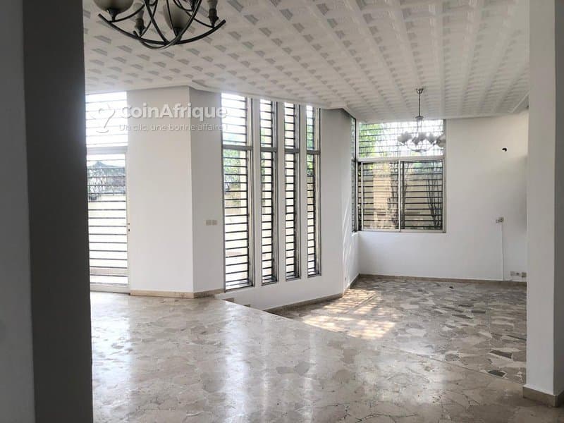 Vente villa duplex de standing 7 pièces sur 1076m2 - cocody 2 plateaux ena