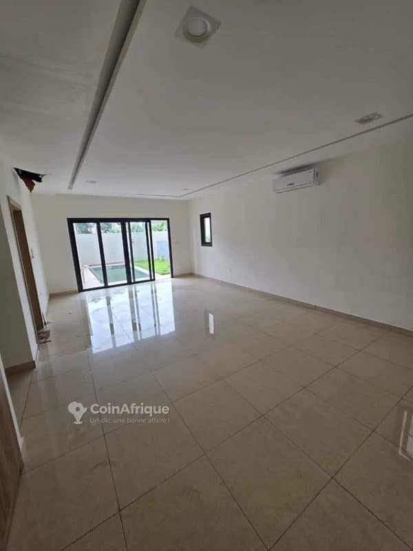 Location villa duplex de 6 pièces à cocody rivera attoban dans une cité — photo 4