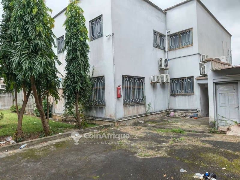 Location villa 13 pièces Cocody Angré aux Oscars