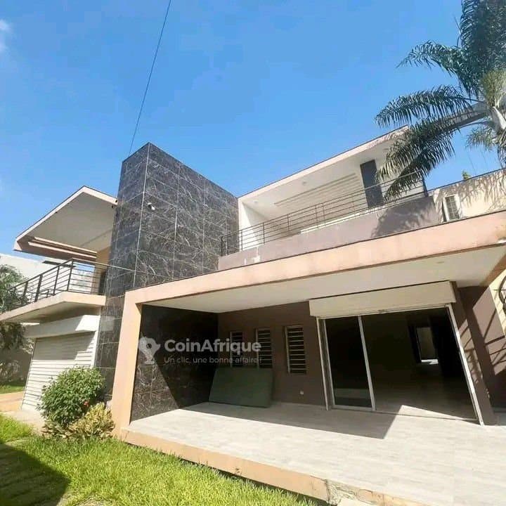 Location villa haut standing triplex 8 pièces à Riviera