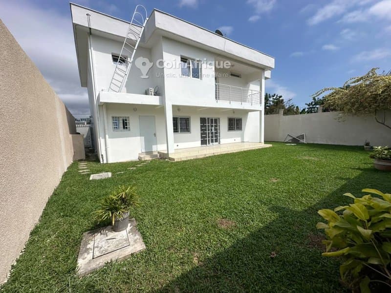 Location villa duplex 5 pièces avec grand jardin - Riviera
