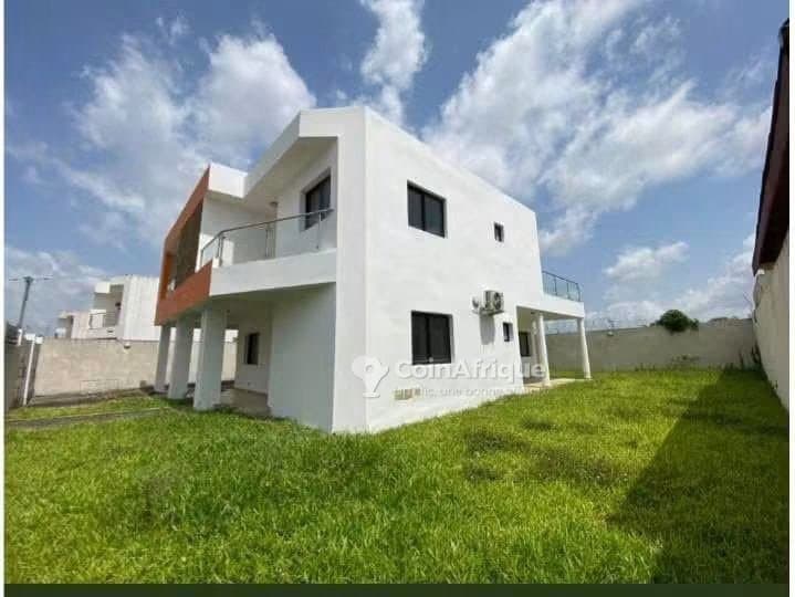 Location villa duplex 6 pièces avec jardin - Cocody
