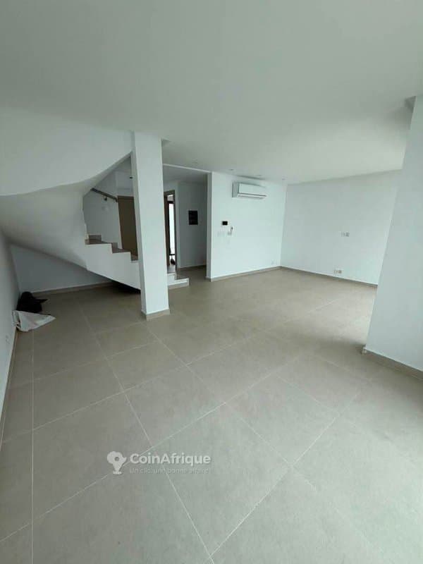 Location villa duplex 4 pièces avec piscine & jardin | cocody riviera m'badon cité vatican‎ — photo 3