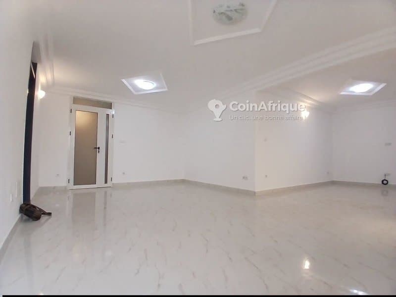 Location appartement à Cocody centre — photo 3