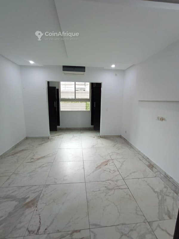 Location appartement de standing 3 pièces - cocody 2 plateaux 7eme tranche — photo 4