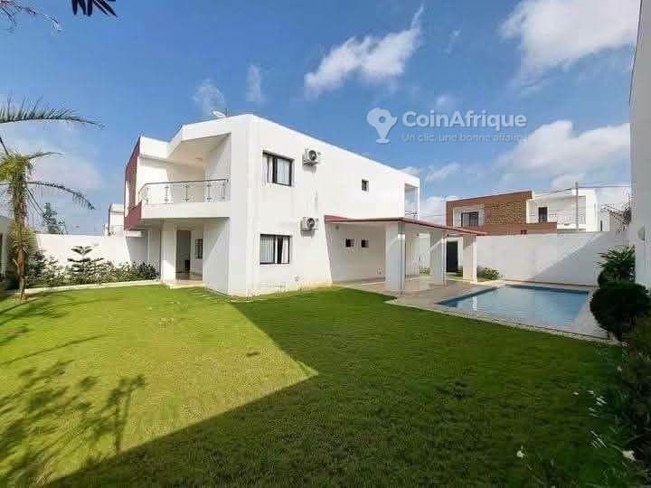 Location villa duplex 6pièces - Cocody angre nouveau chu cité équinoxe