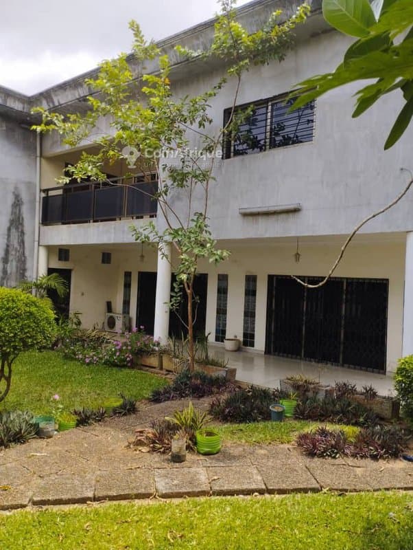 Location villa duplex 15 pièces - Cocody