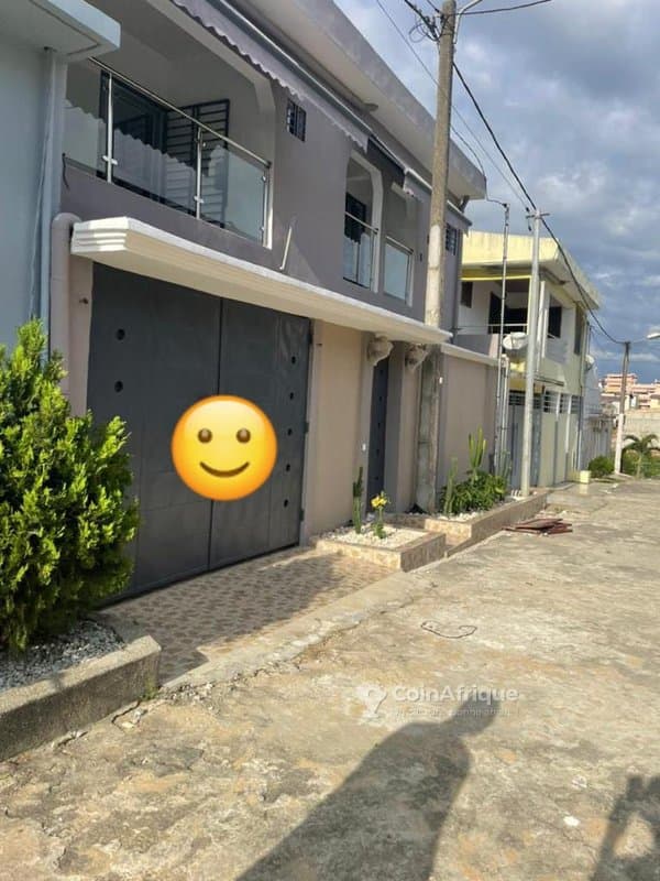 Location villa duplex 6 pièces - Cocody riviera abatta cité du port