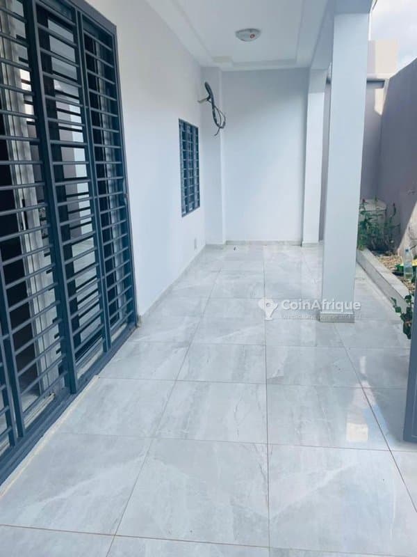 Location villa duplex 6 pièces - Cocody riviera abatta