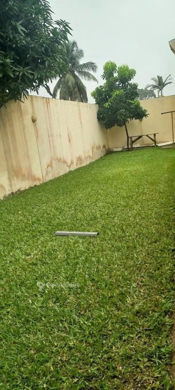 Vente villa basse 7 pièces - Cocody 2plateaux les valons derrière le 12eme arrondissement dans une cité — photo 2