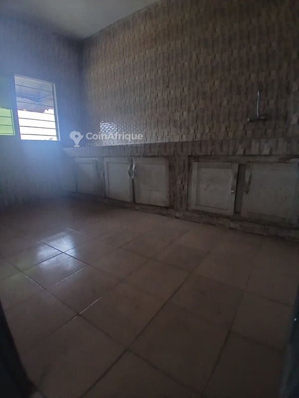 Location appartement 2 pièces à cocody angré nouveau chu au 1er étage avec balcon