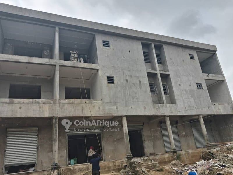 Vente immeuble r+2 à cocody-riviera palméraie