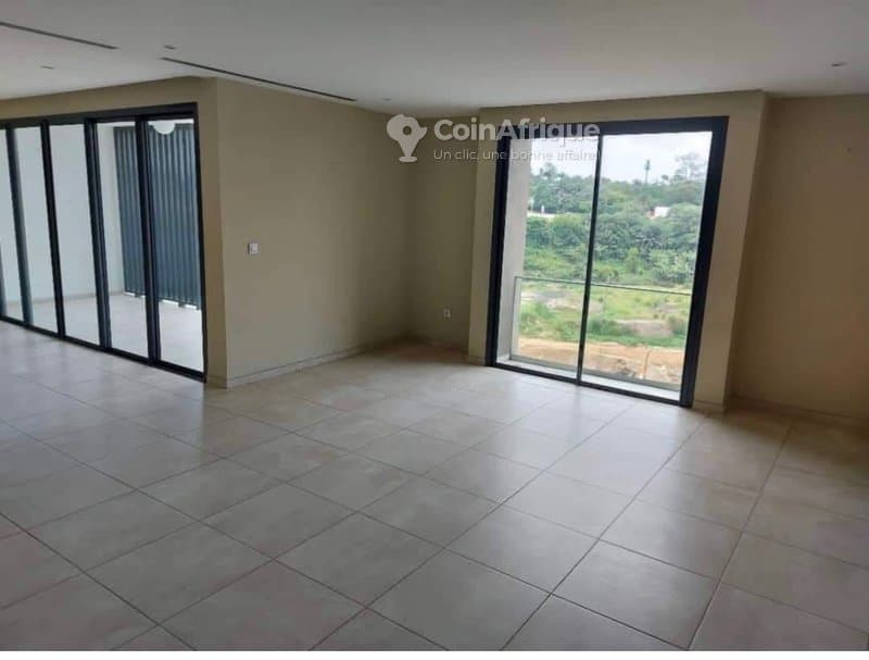 location appartements 3 pièces - cocody danga — photo 4